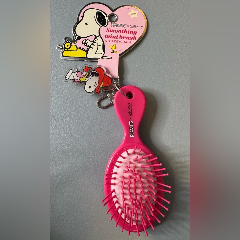 Peanuts x celavi Hot Pink smoothing Mini brush with Keychain